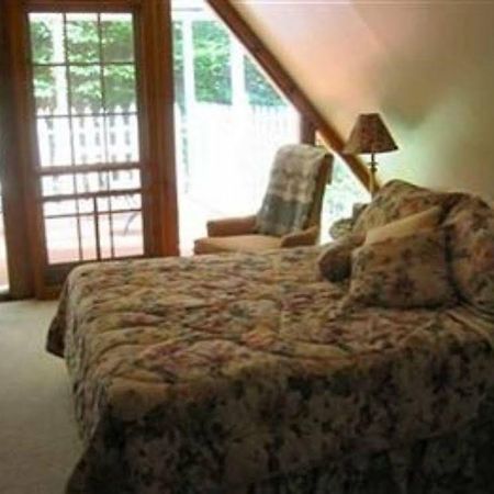 Rock Laurel Bed And Breakfast Candler Pokoj fotografie